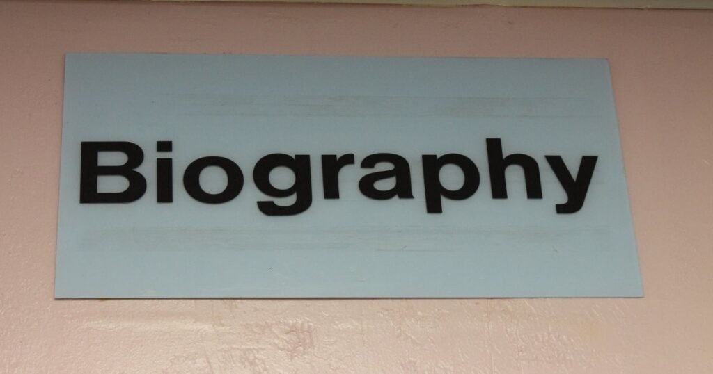 biography vs autobiography