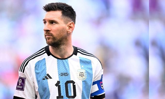 Ronaldo vs Messi who is best